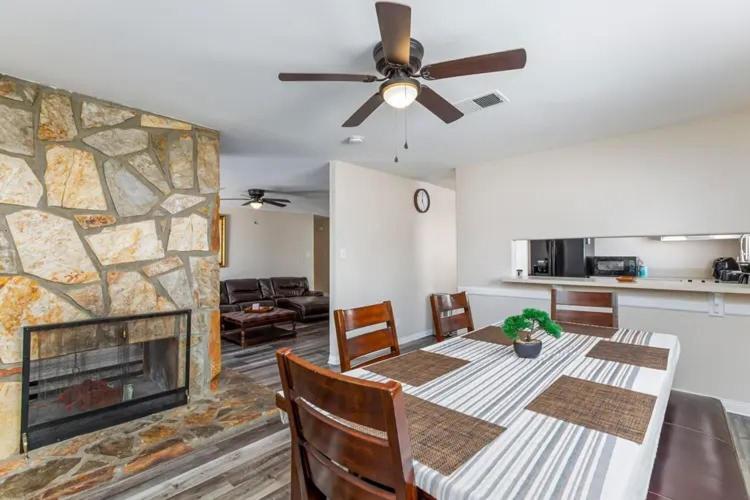 Modern 4br Home, Vegas Location Holiday home *