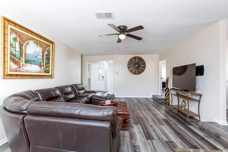 Modern 4br Home, Vegas Location Holiday home *