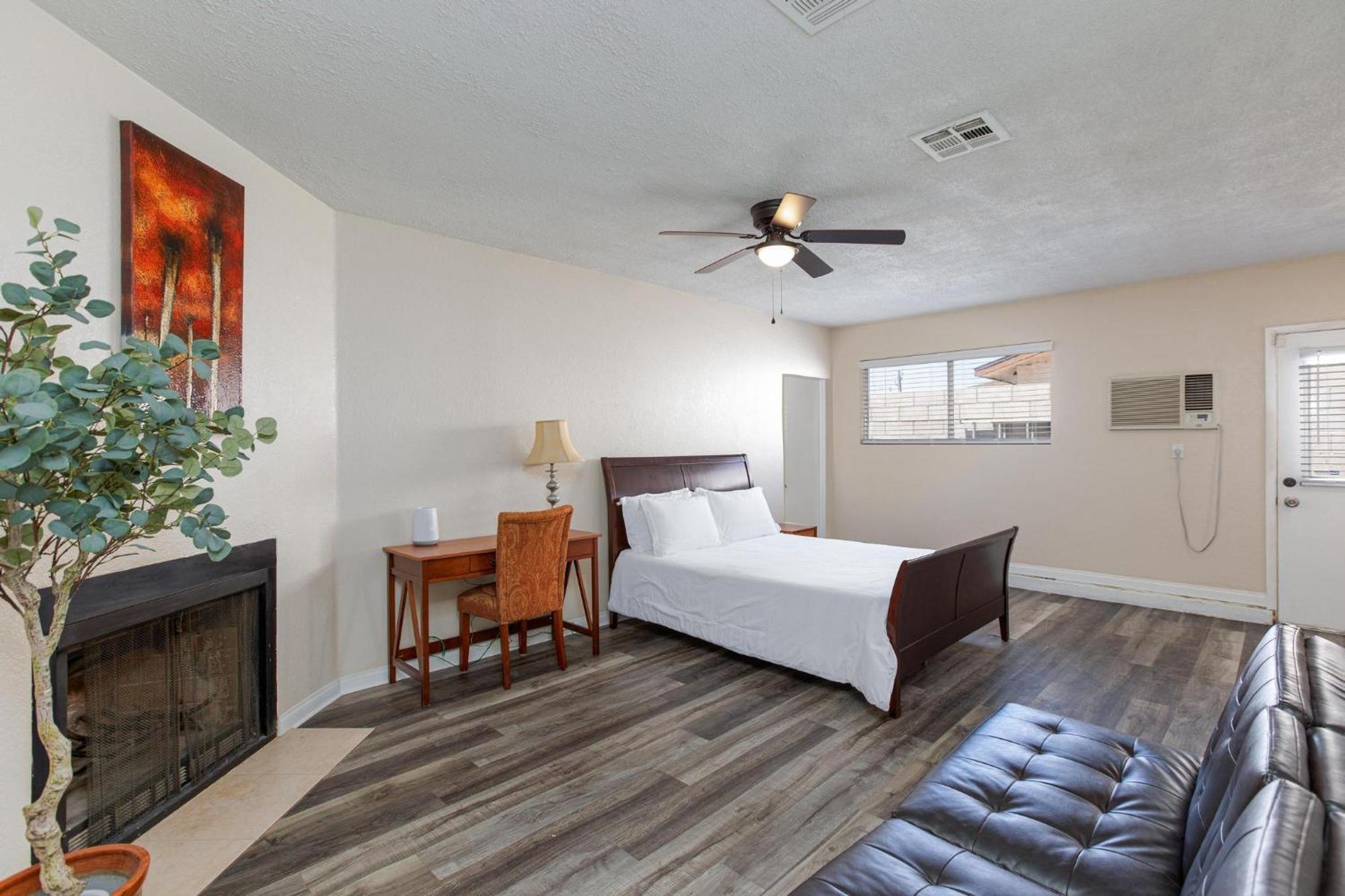 Holiday home Modern 4br Home, Vegas Location *